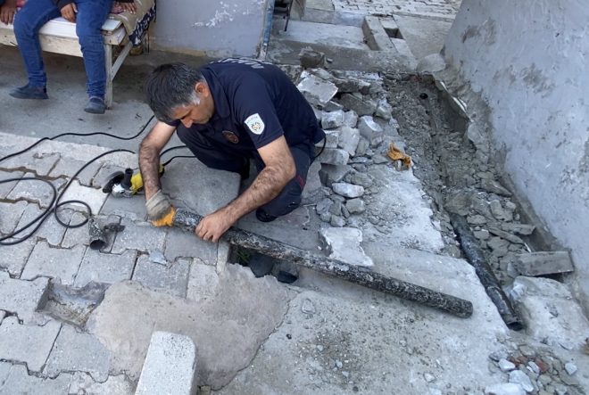 Beton Kırıldı, Boru Kesildi: Yavru Kediye Umut Operasyonu