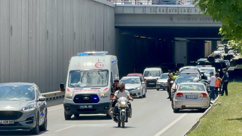 Çevreyolunda Kaza Trafiği Kilitledi: 1 Yaralı