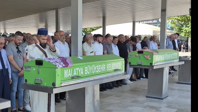 Malatya’daki Aile Faciasında Anne ve Kız Son Yolculuğuna Uğurlandı