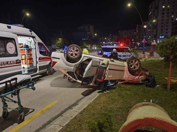 Şentepe Mezarlık Kavşağı’nda Trafik Kazası: 2 Yaralı