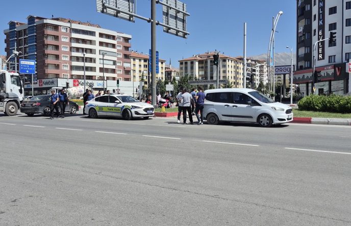 Sivil Ekip Aracı İle Motosiklet Çarpıştı