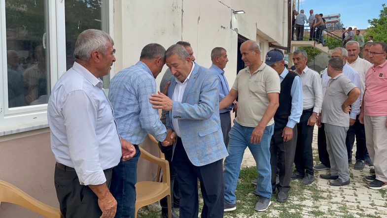 Anne, Baba ve Kızları Yan Yana Defnedildi