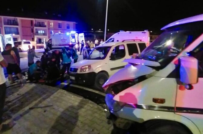 İkizce’de İki Araç Çarpıştı: 5 Yaralı