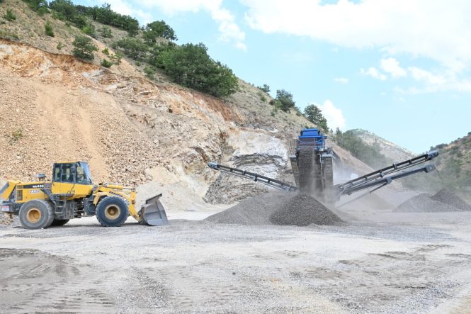 Malatya'da Mobil Konkasörlerle Yol Hizmetine Hız