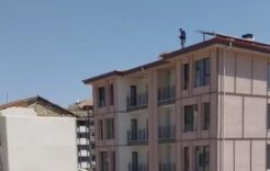 TOKİ Şantiyesinde Alacak İddiası: Çatıya Çıkıp Sesini Duyurmaya Çalıştı