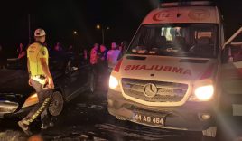 Virajı Alamayan Otomobil Karşı Şeride Geçti: 3 Yaralı