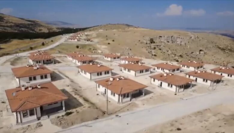 Akçadağ’da 30 Deprem Konutu Hak Sahiplerine Teslim Ediliyor