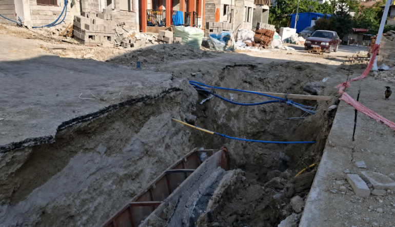 Bir Aydır Kapatılmayan Çukur Mahalleliyi Bezdirdi