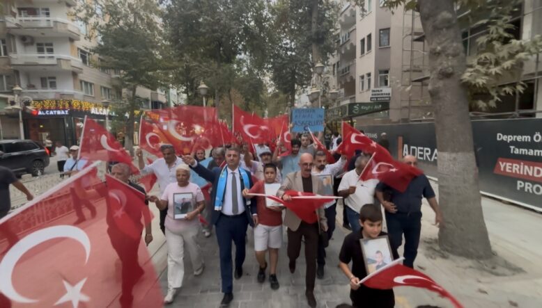 İYİ Parti'den Bayrak Yürüyüşü: “İhanetin Zaman Aşımı Yoktur”
