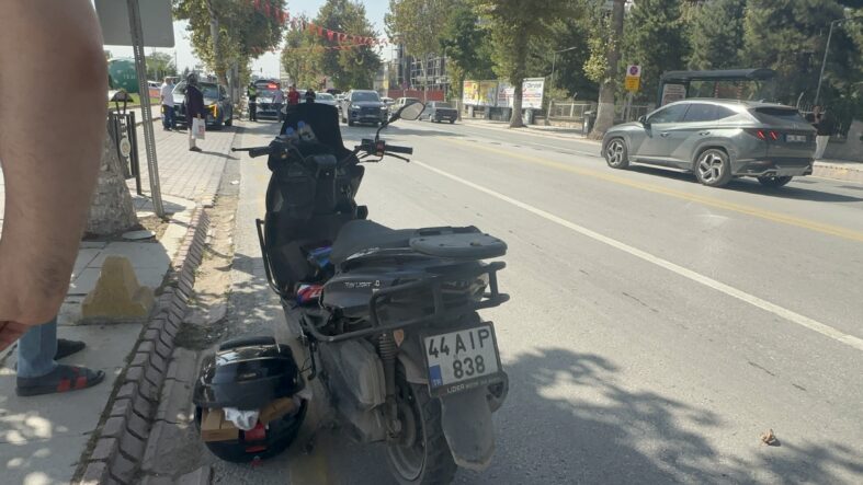 İnönü Caddesi’nde Kurye Kazada Yaralandı