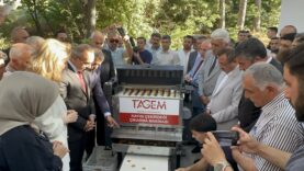 Kayısı Çekirdeği Çıkarma Makinesi Tanıtıldı: Bir Makine 15-16 İşçinin Yaptığı İşi Yapabiliyor