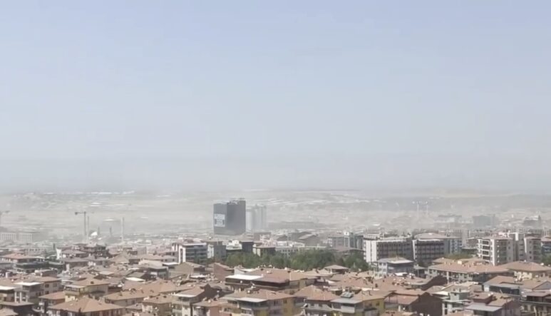 Malatya Toz Altında! Şiddetli Rüzgâr İnşaat Sahalarını Havalandırdı