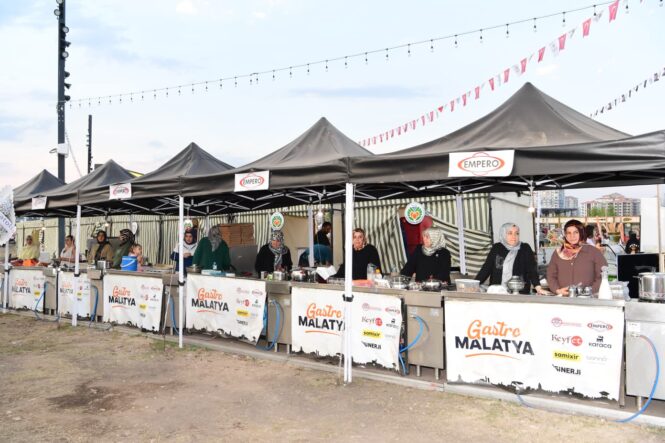 Malatya’da Ev Hanımları Yöresel Yemek Yarışmasında Maharetlerini Sergiledi
