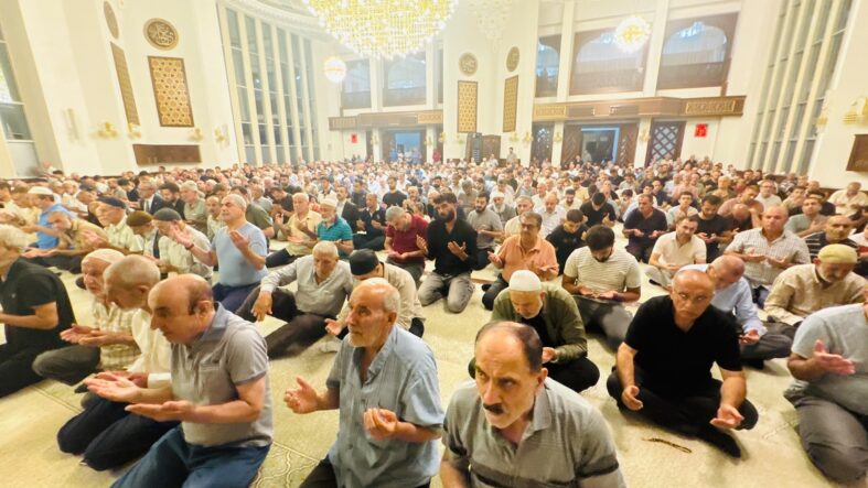 Malatya’da Mevlid Kandili Dualarla İdrak Edildi
