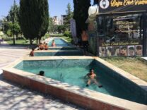 Sıcaktan Bunalan Çocukların Serinlik Adresi Süs Havuzu Oldu
