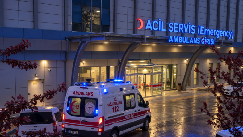 Bıçakla Yaralandı, Taksiyle Hastaneye Gitti