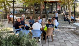 Dilek’te Vatandaşla kurduğu iletişimle takdir topluyor