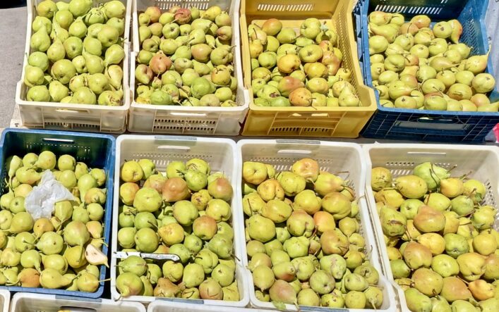 Kürecik’in Bal Armudu Tezgâhlarda Yerini Aldı