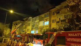 Malatya’da 4 Katlı Binanın Çatısında Yangın