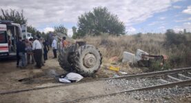 Malatya’da Yük Treni Traktöre Çarptı: 1 Yaralı
