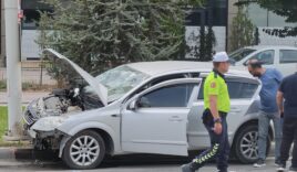 Malatya’da otomobil trambüs direğine çarptı: 2’si çocuk 4 yaralı
