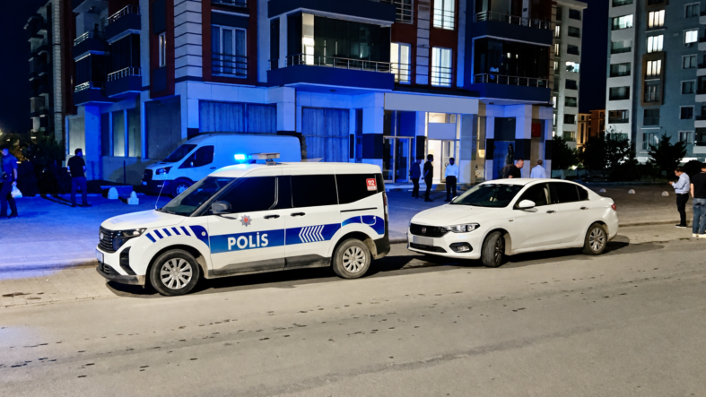 Pompalı Tüfekle Ateş Açıldı, Polis Alarma Geçti