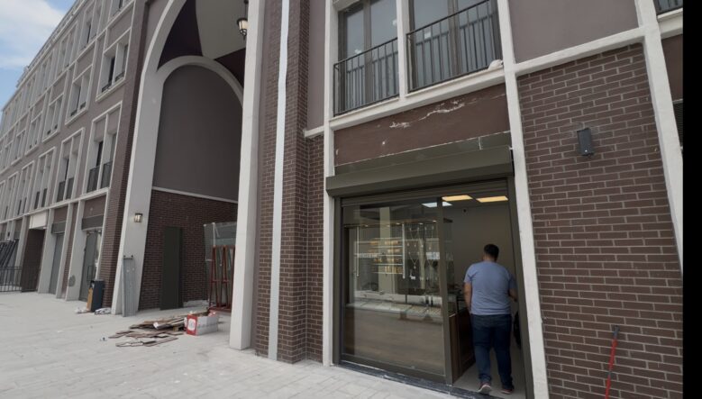 Yeni Çarşıda Duvarı Delip Kuyumcuya Girdiler