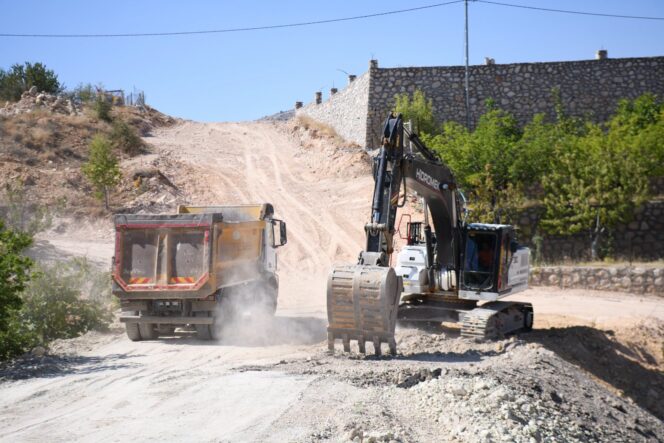 Yeşilyurt’ta Ulaşım Yatırımları Hız Kesmeden Sürüyor