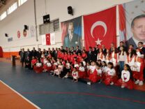 Darende’de Cumhuriyet Coşkusu Salona Sığmadı