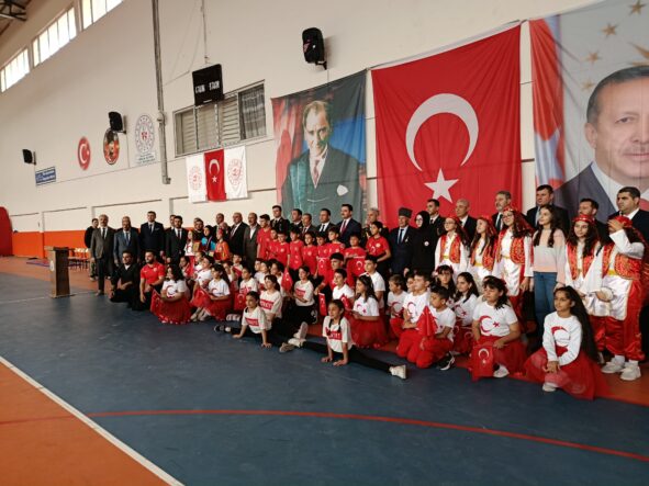 Darende’de Cumhuriyet Coşkusu Salona Sığmadı