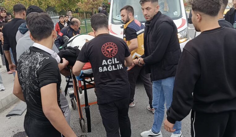 Darende’de Motosiklet ile Otomobil Çarpıştı: 1 Ağır Yaralı