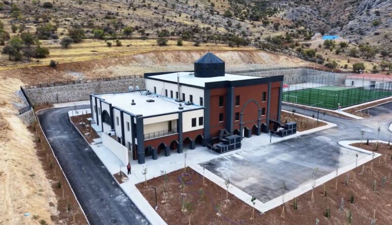 İkizce’de Cem Ve Kültür Evi İle Spor Tesisi Tamamlandı