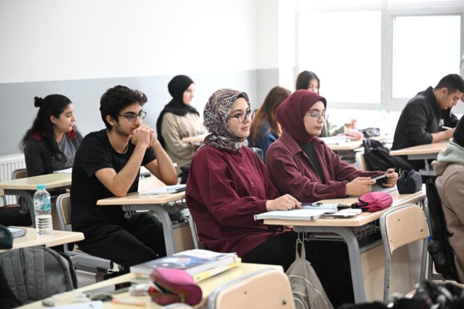 Malatya’da 200 Öğrenciye Ücretsiz Üniversiteye Hazırlık Desteği