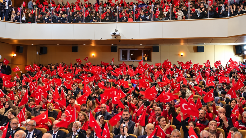 Malatya’da Cumhuriyet Coşkusu Salona Sığmadı