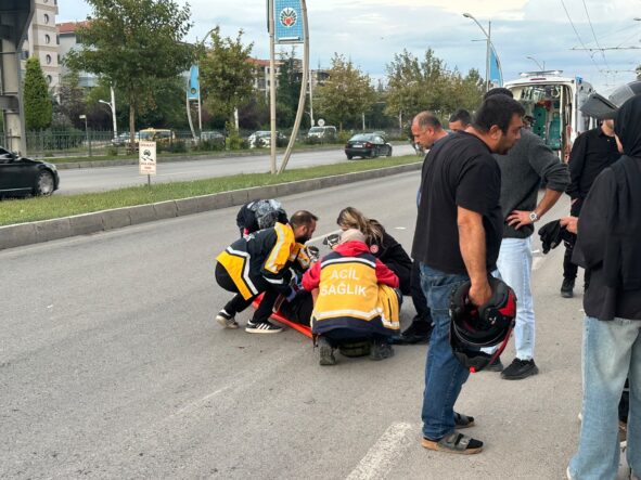 Malatya’da Otomobilin Çarptığı Motosiklet Sürücüsü Yaralandı
