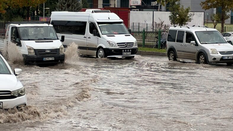 Malatya’da Sağanak Yağış Hayatı Olumsuz Etkiledi