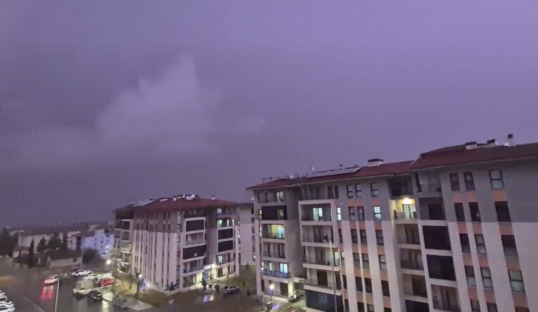 Malatya’da Şimşekler Geceyi Aydınlattı