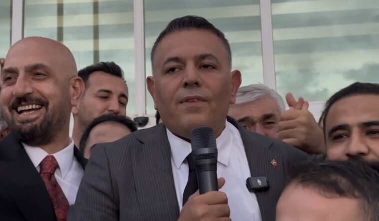 Sadıkoğlu: “Burası Siyaset Meydanı Değil”