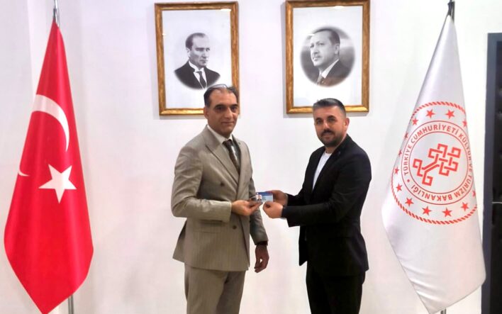 Türk Halk Müziği Sanatçısı Oktay Demirci’ye Bakanlıktan Prestijli Unvan