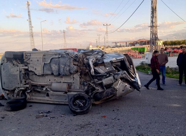 Yazıhan'da Minibüs İle Otomobil Çarpıştı: 1’i Ağır 3 Yaralı