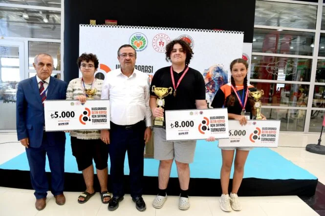 8. Uluslararası Altın Kayısı Satranç Turnuvasında 80 Sporcuya Ödül Verildi