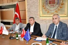 MALATYA’DA KURU KAYISI LİSANSLI DEPOSU VE BORSASI PROJESİ İÇİN İSTİŞARE TOPLANTISI YAPILDI (8)
