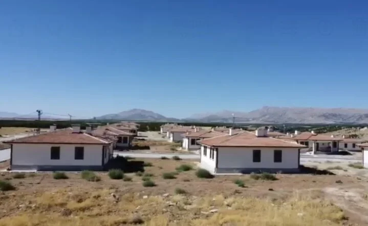 Akçadağ Sahilköy Mahallesi’nde Kırsal Konutların Dağıtımı Başladı