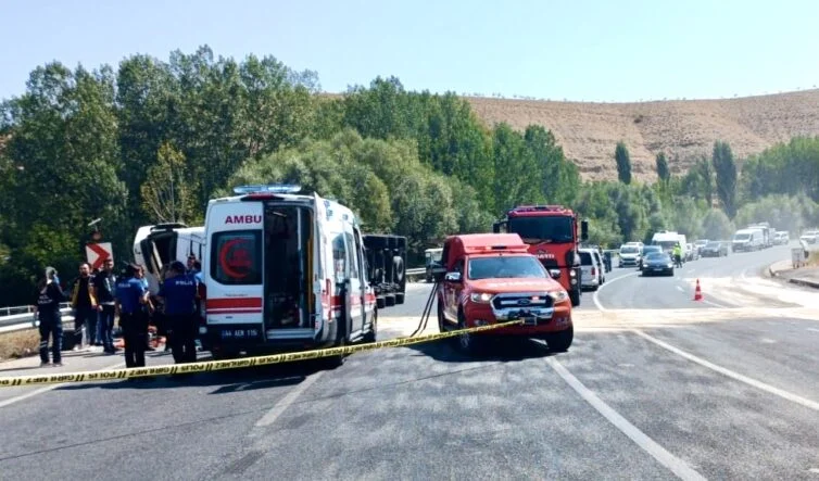 Darende’de devrilen tırın sürücüsü yoğun bakımda