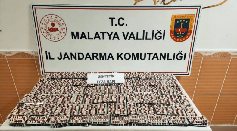 Jandarmadan operasyon; 4 bin 438 sentetik hap ele geçirildi
