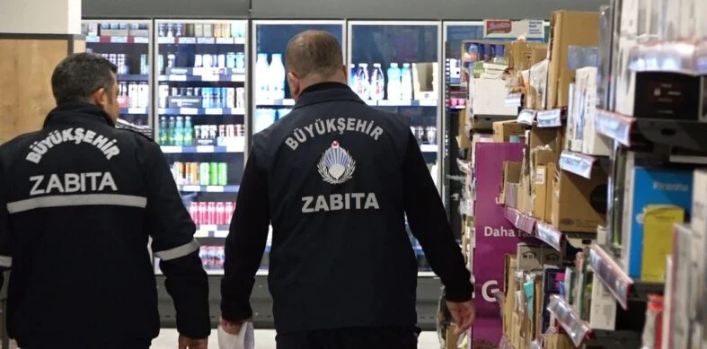 Büyükşehir Zabıtasından Kurallara Uymayan İş Yerlerine Kapatma Cezası
