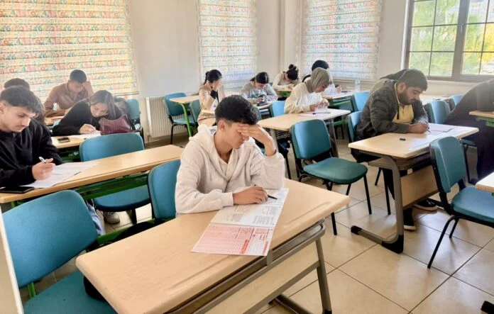 Yeşilyurt Belediyesi Öğrenciler İçin Deneme Sınavı Düzenledi