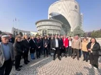 CHP’den Büyükşehir Belediyesi Önünde Kütüphane Açıklaması