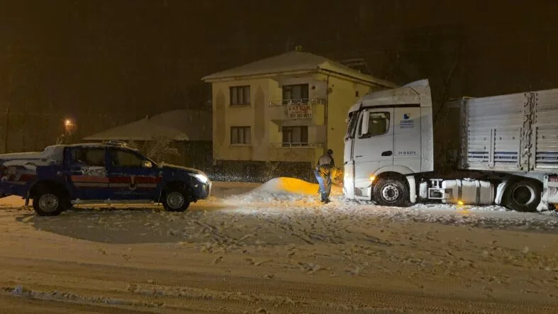 Malatya–Adıyaman Karayolu’nda Yoğun Kar Yağışı