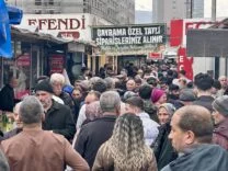 Malatya’da Arefe Günü Çarşı Pazarda Yoğunluk